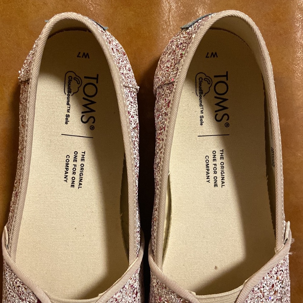 TOMS - Picture 5 of 7